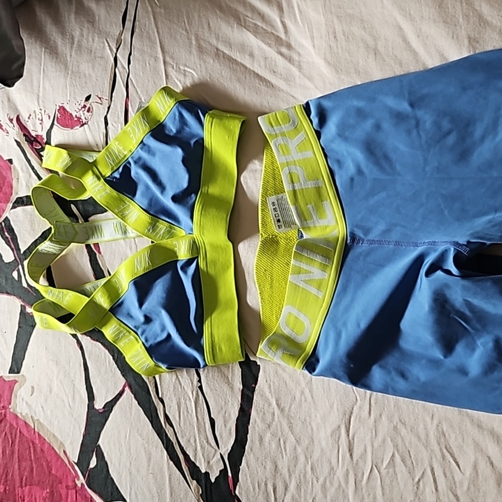 Nike sports bra and crop pant set